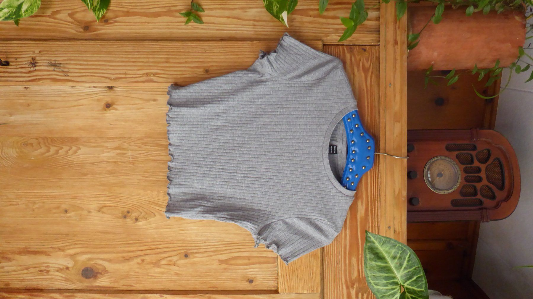 Shein T-shirt: Bauchfreies Tshirt Gr M  SHEIN – Usato da Sargans venduto da Benziner 3