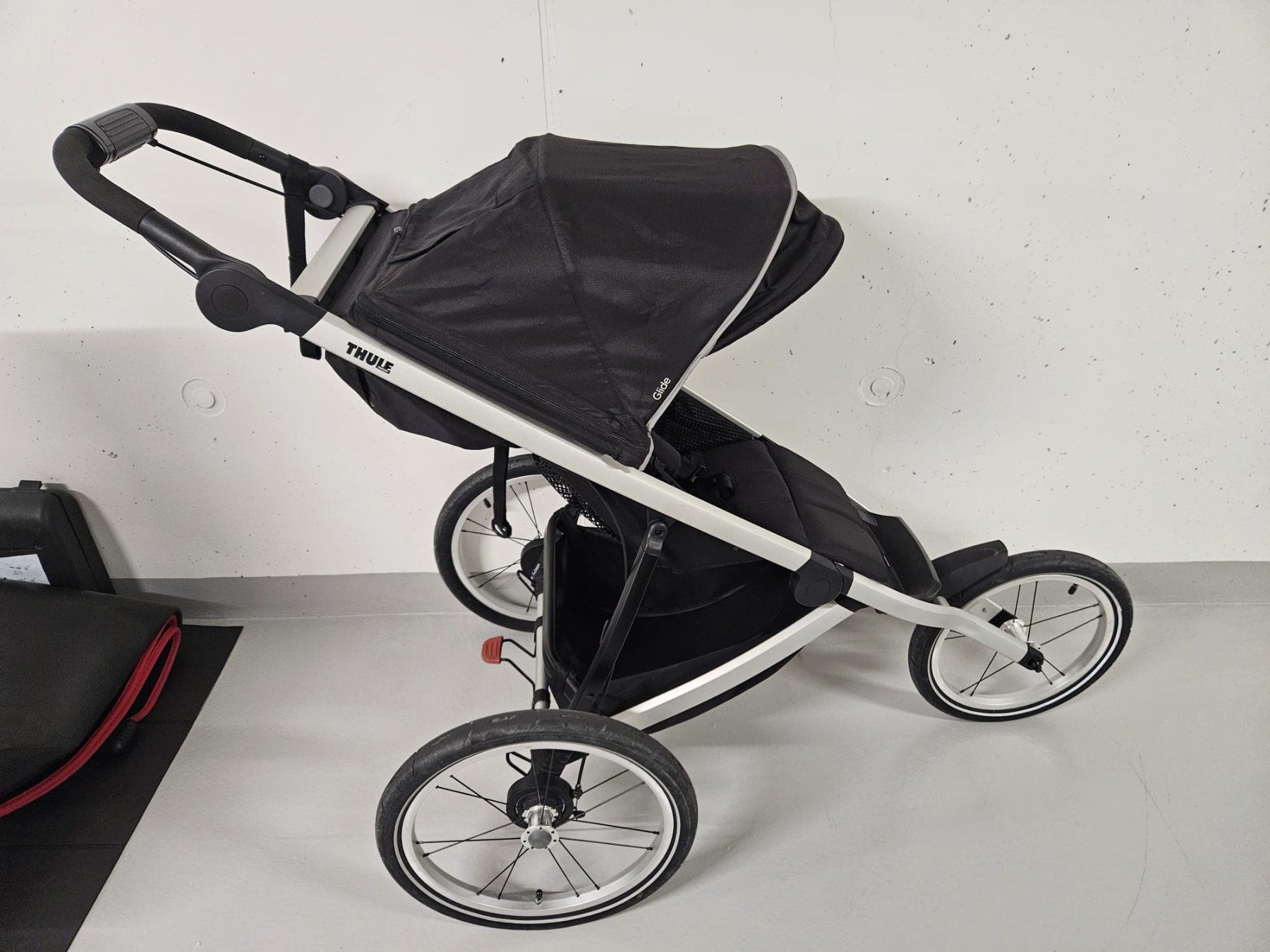 Thule Carrozzine: Thule Glide 2 Kinderwagen – Usato da Cham venduto da Buechi85