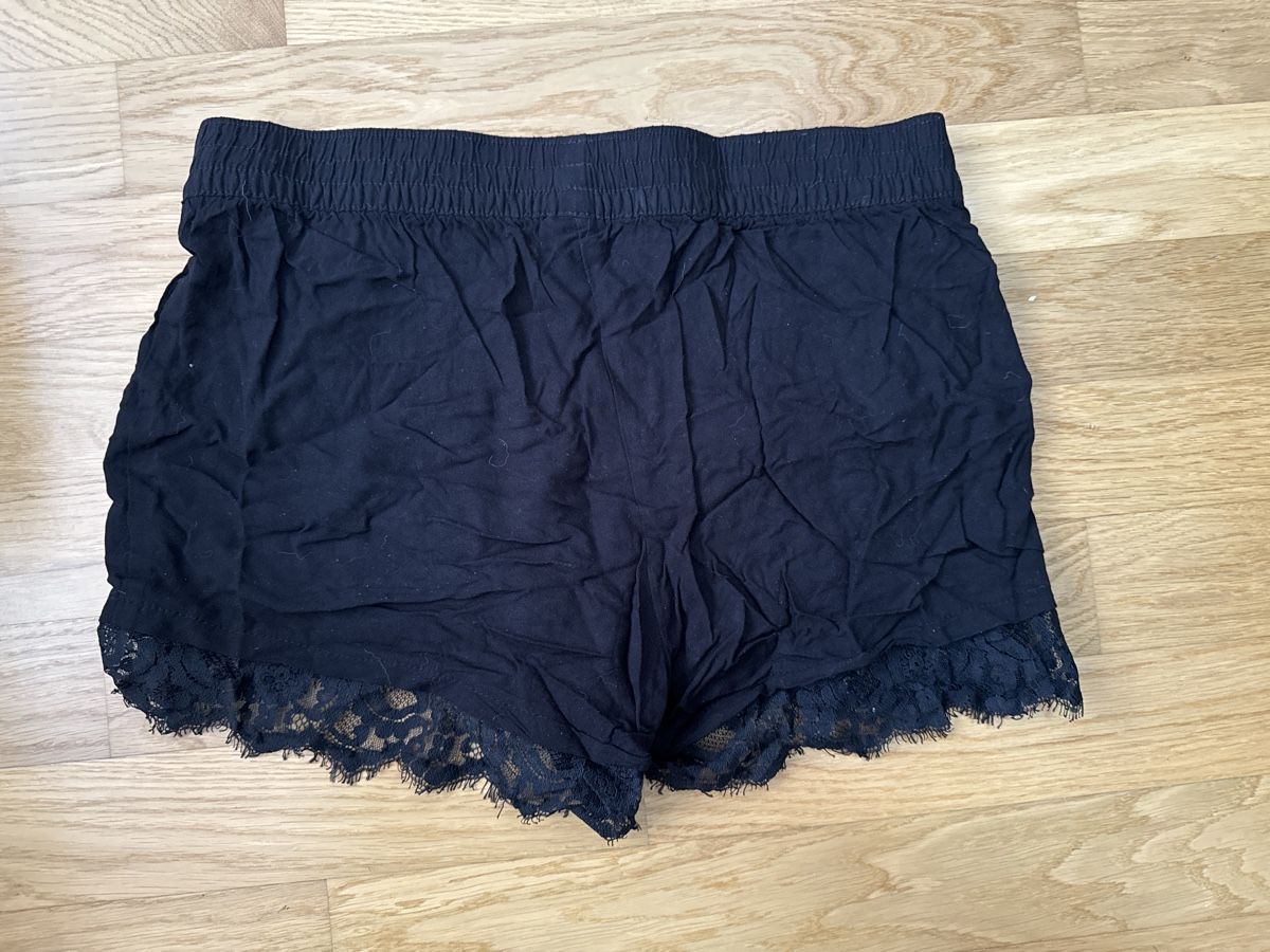 Pantaloni: Kurze Hose mit Spitzendetail Gr. M – Nuovo (secondo la descrizione) da Thun venduto da Vans_98 4