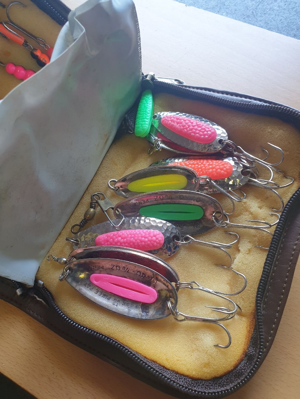 🎣 Top köder Set im Etui - Bereit für den Fang! (Gebraucht) in ...