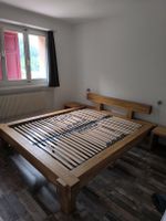 Massives Holzbett(160/200) mit Lattenrost und p. Nachtischen
