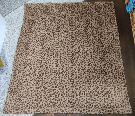 Flauschige Kuscheldecke mit Leopardmuster (185 x 160 cm)