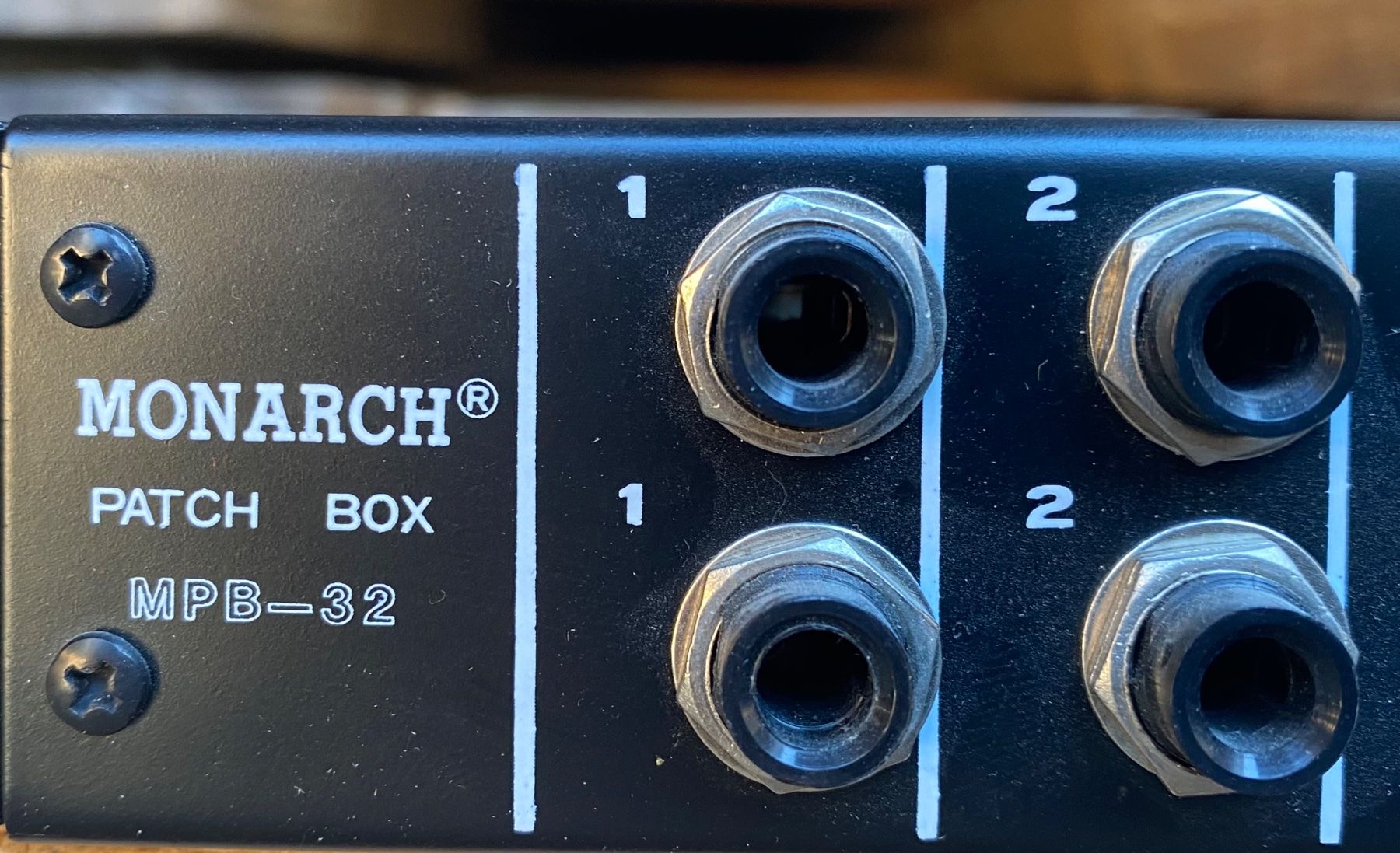 Console di mixaggio: Patchbay Monarch MPB-32 – Usato da Wirzweli venduto da Kreonides 1
