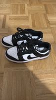 Baskets Nike Dunk Low noir et blanc 