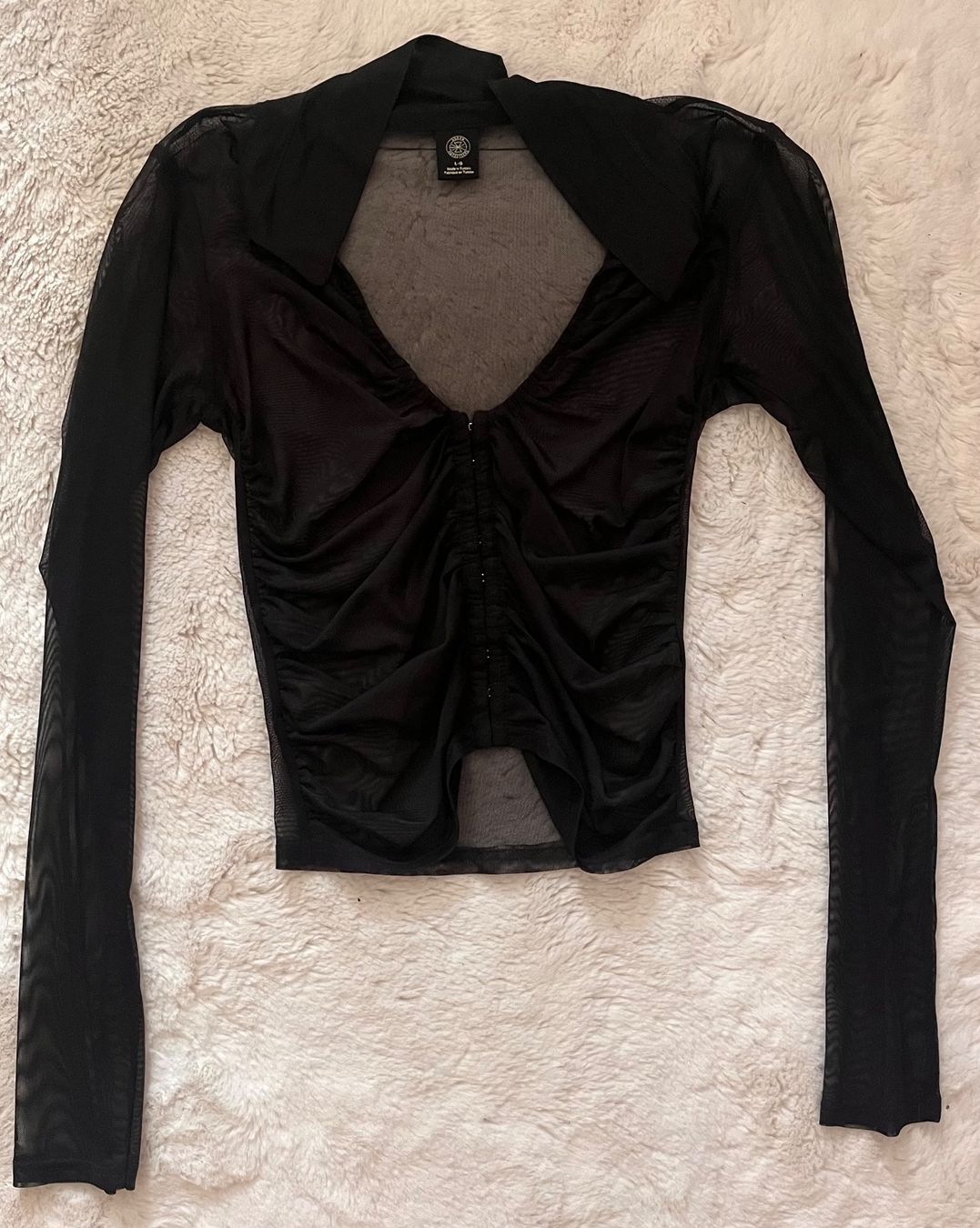 Urban Outfitters Tops: Pull noir sexy – Gebraucht aus Bernex von claraaaa4 1