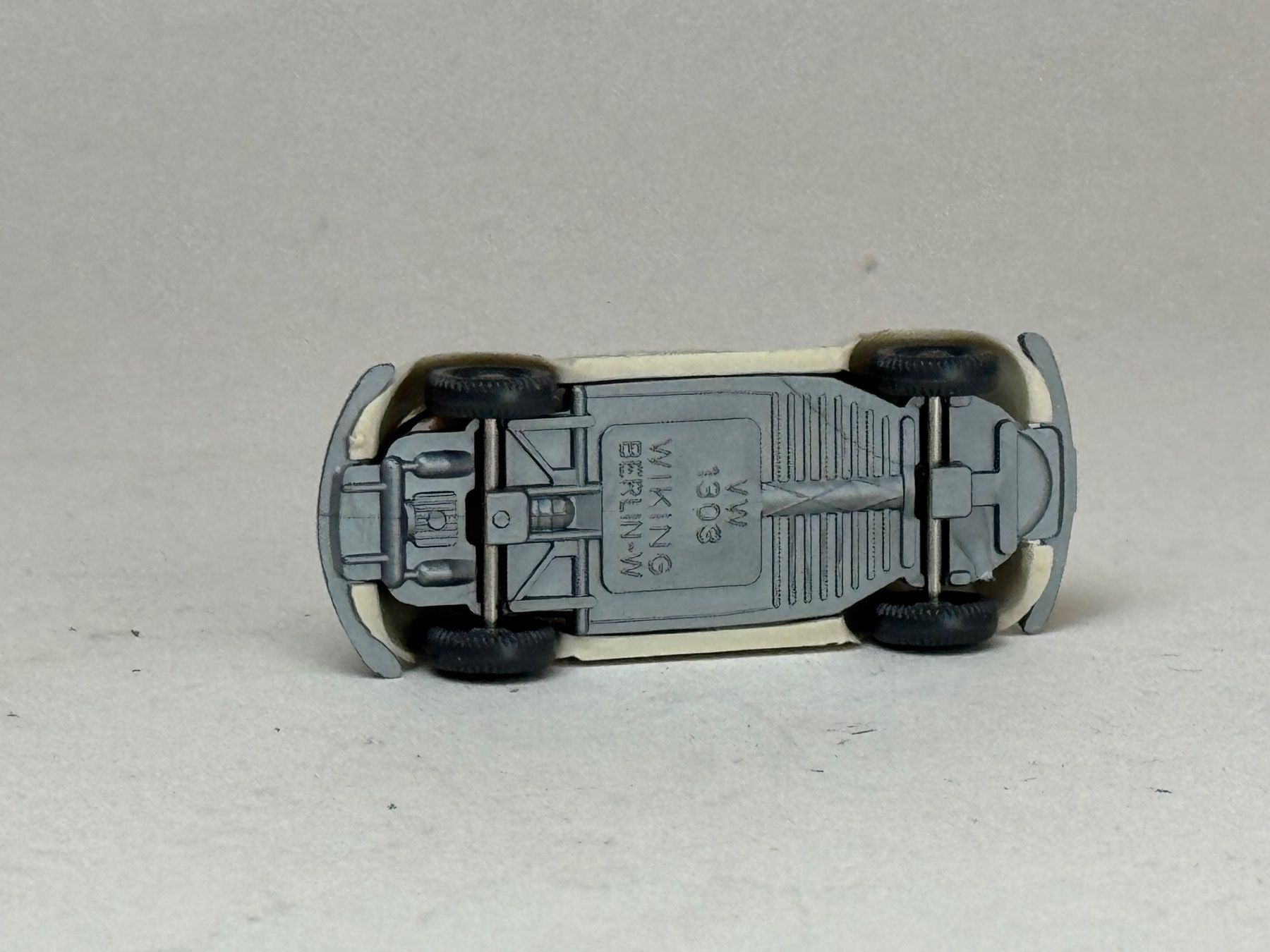 Wiking Modellini d'auto: GB- Wiking VW Käfer 1303 grauweiss – Usato da Elm venduto da Wikmtz 2