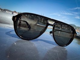 Sonnenbrille Pilotenform schwarz Metall Details neu