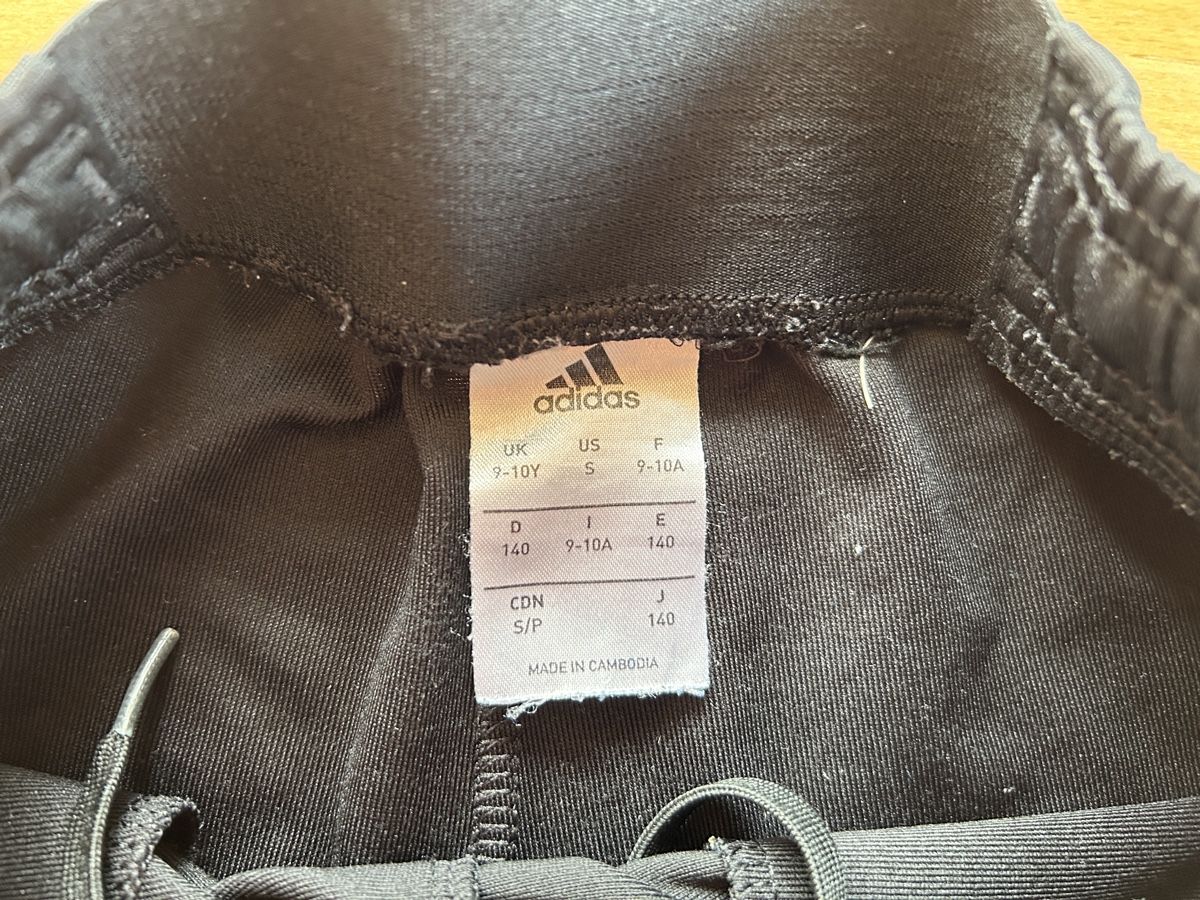 Adidas Pantaloni: Kindersporthosen Grösse 140 – Usato da Grosswangen venduto da che_gr 1
