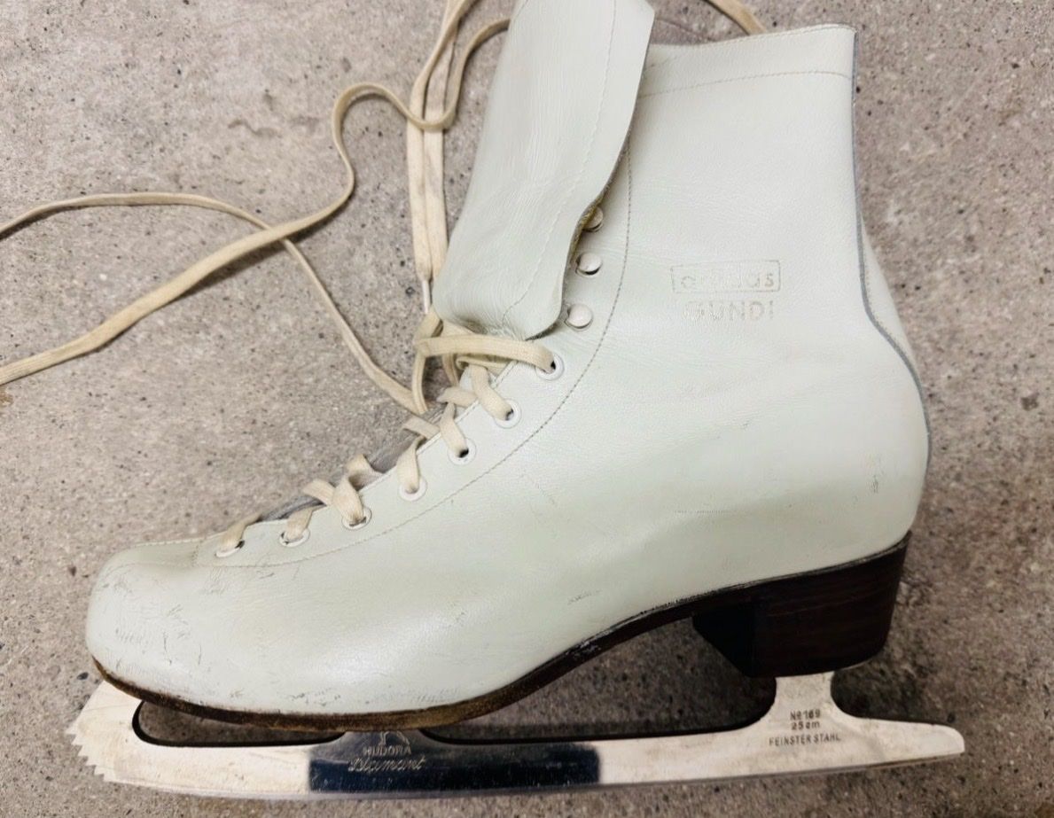Pattini da ghiaccio: Schlittschuhe Adidas Gundi – Usato da Tagelswangen venduto da fireiceprincess 1