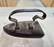 Antikes Bügeleisen, Dekorationsobjekt