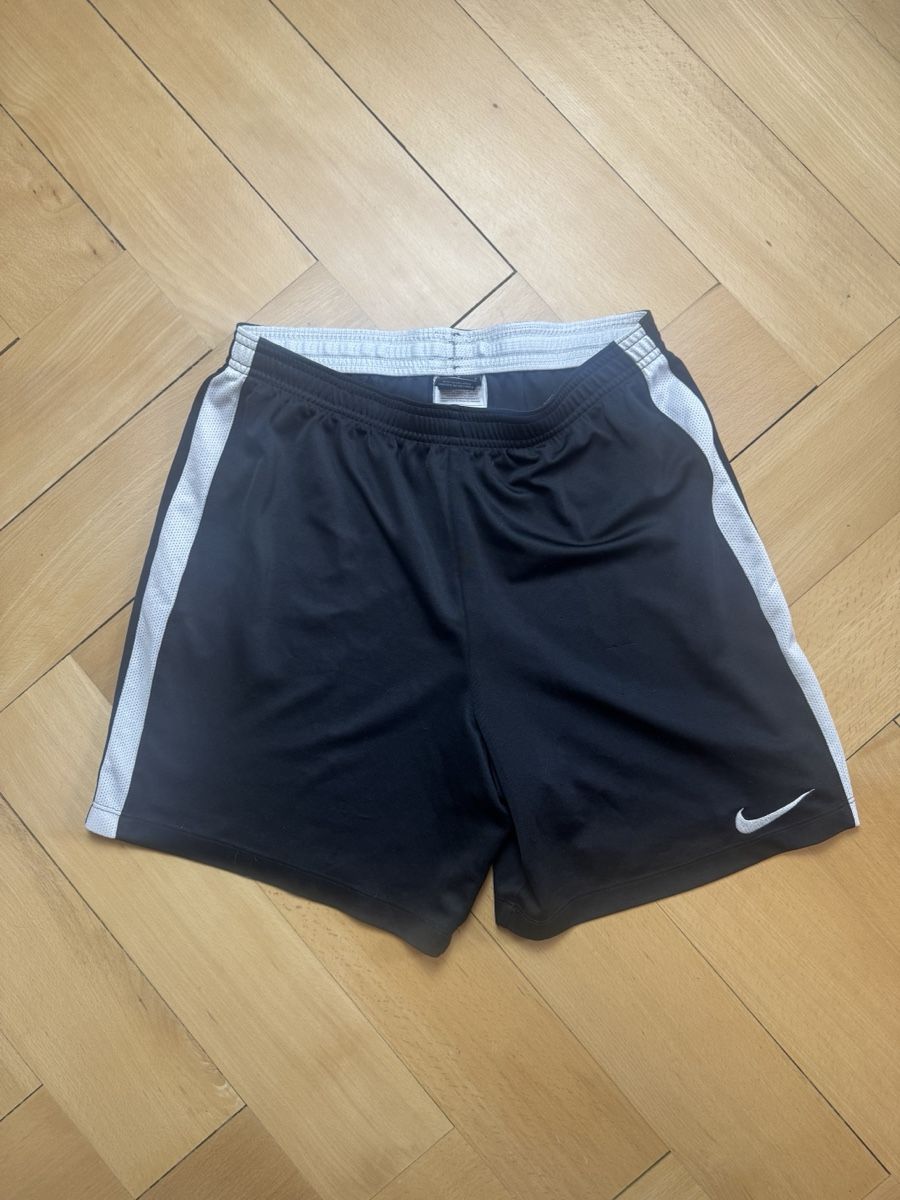 Pantaloni: Nike Sportshorts schwarz  – Usato da Bern venduto da Mancini