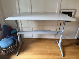 Höhenverstellbarer Schreibtisch weiss