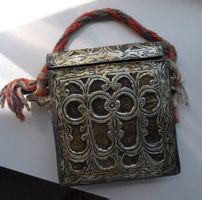 ART ISLAMIQUE Ancienne boîte à Coran berbère métal ajouré