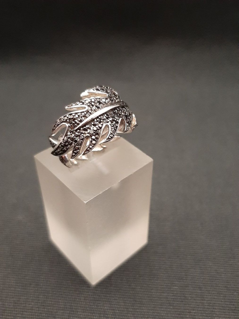 Ringe: Silberring mit schwarzen Steinchen ALAS – Gebraucht aus Basel von spinne02 1