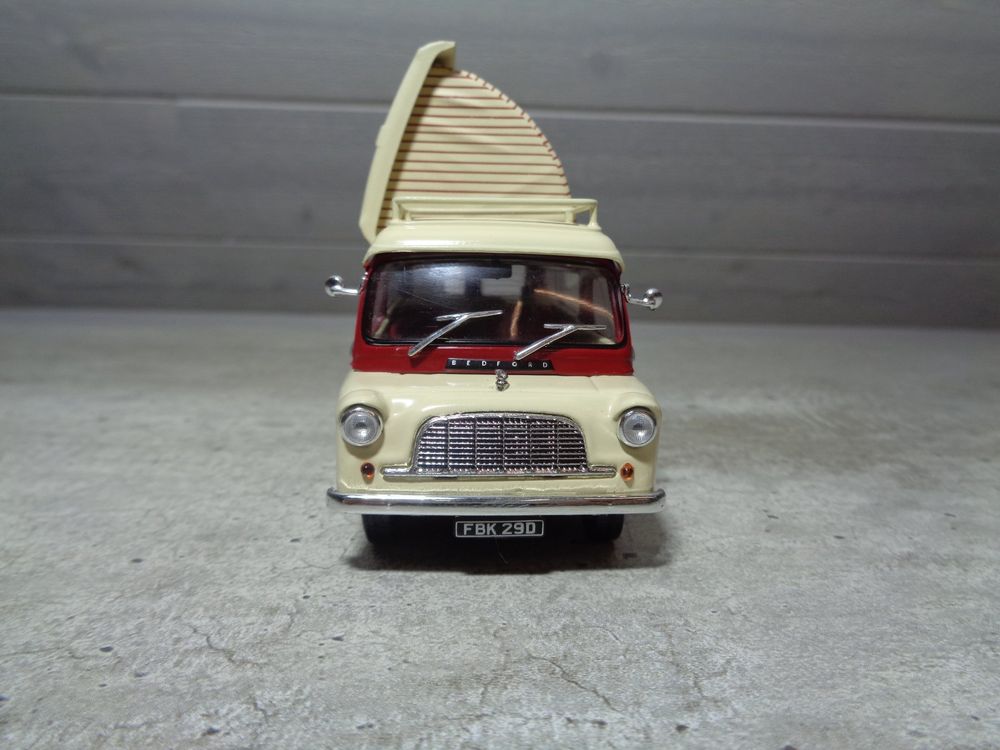 Hachette 1:43 Classic Car BEDFORD CA camping car 3