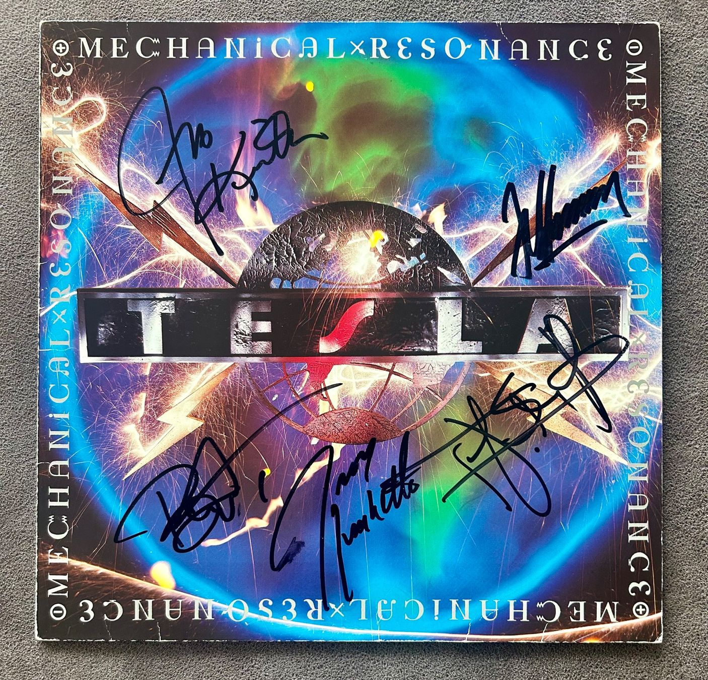Schallplatten: TESLA „Mechanical Resonance“ 1stPr VINYL LP FULLY SIGNIERT!! – Gebraucht aus Basel von forevermusic