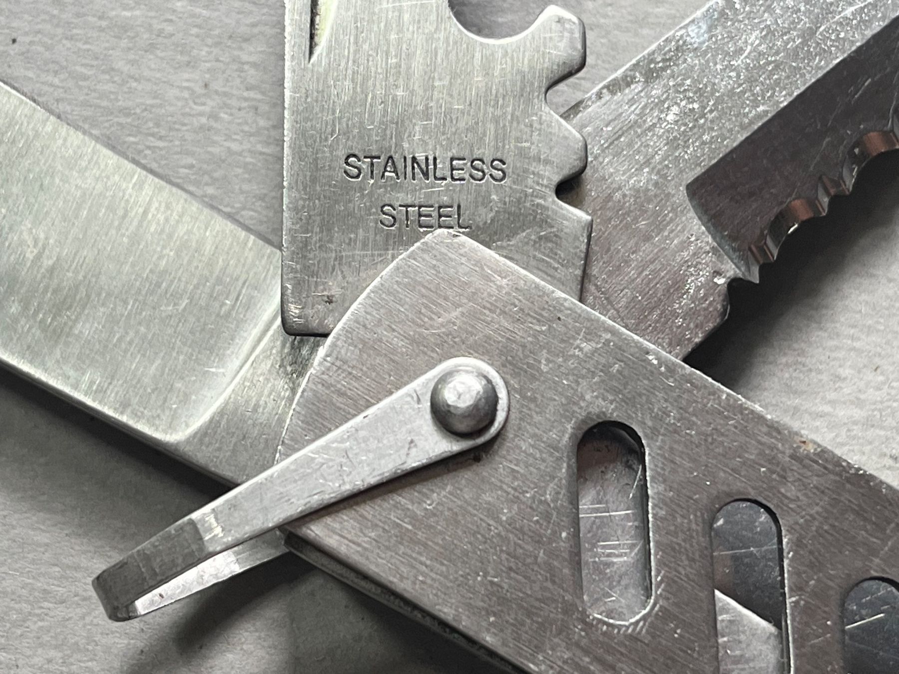 Tous les outils: Neuwertiges Multitool mit Etui – Neuf (Voir description) à Zürich par FV.vintage 5