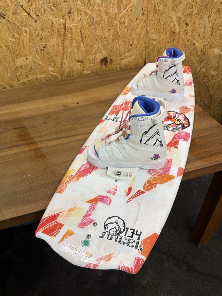 Tavole da surf e di nuoto: 🌊 Wakeboard 134 cm – Usato da Pfaffhausen venduto da Popular 3