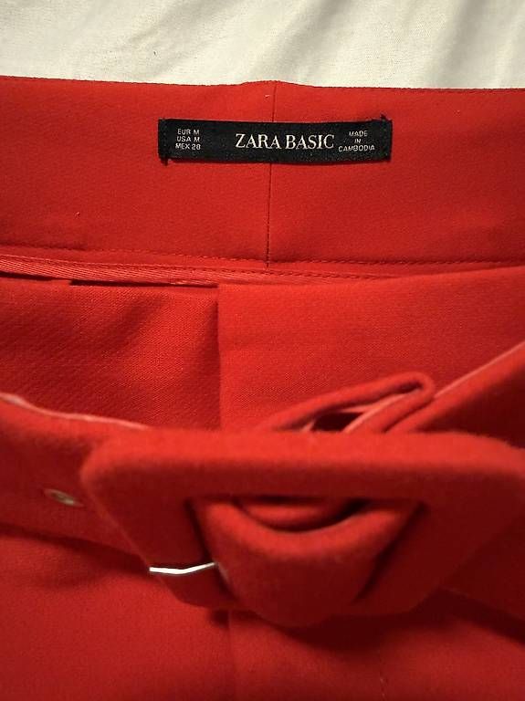 Pantaloni: Stoffhose ZARA rot, Gr. M – Usato da Opfikon venduto da dan_pkf7 2
