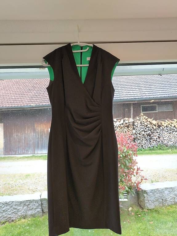 Kleider: Elegantes schwarzes Kleid von Calvin Klein – Gebraucht aus Dinhard von Hoiiiduu