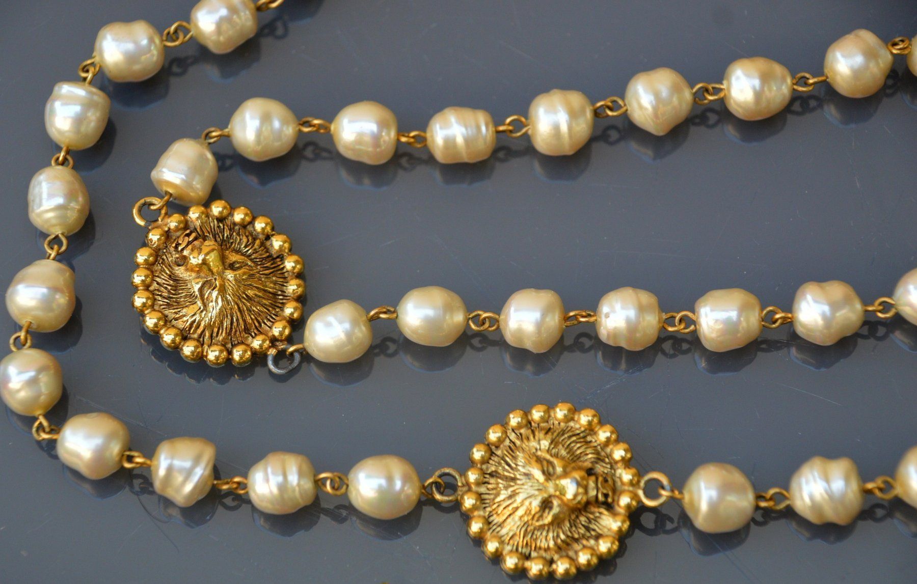 Chanel Catenine: Perlenkette CHANEL collier de perles – Usato da Collonges venduto da Auganien 3