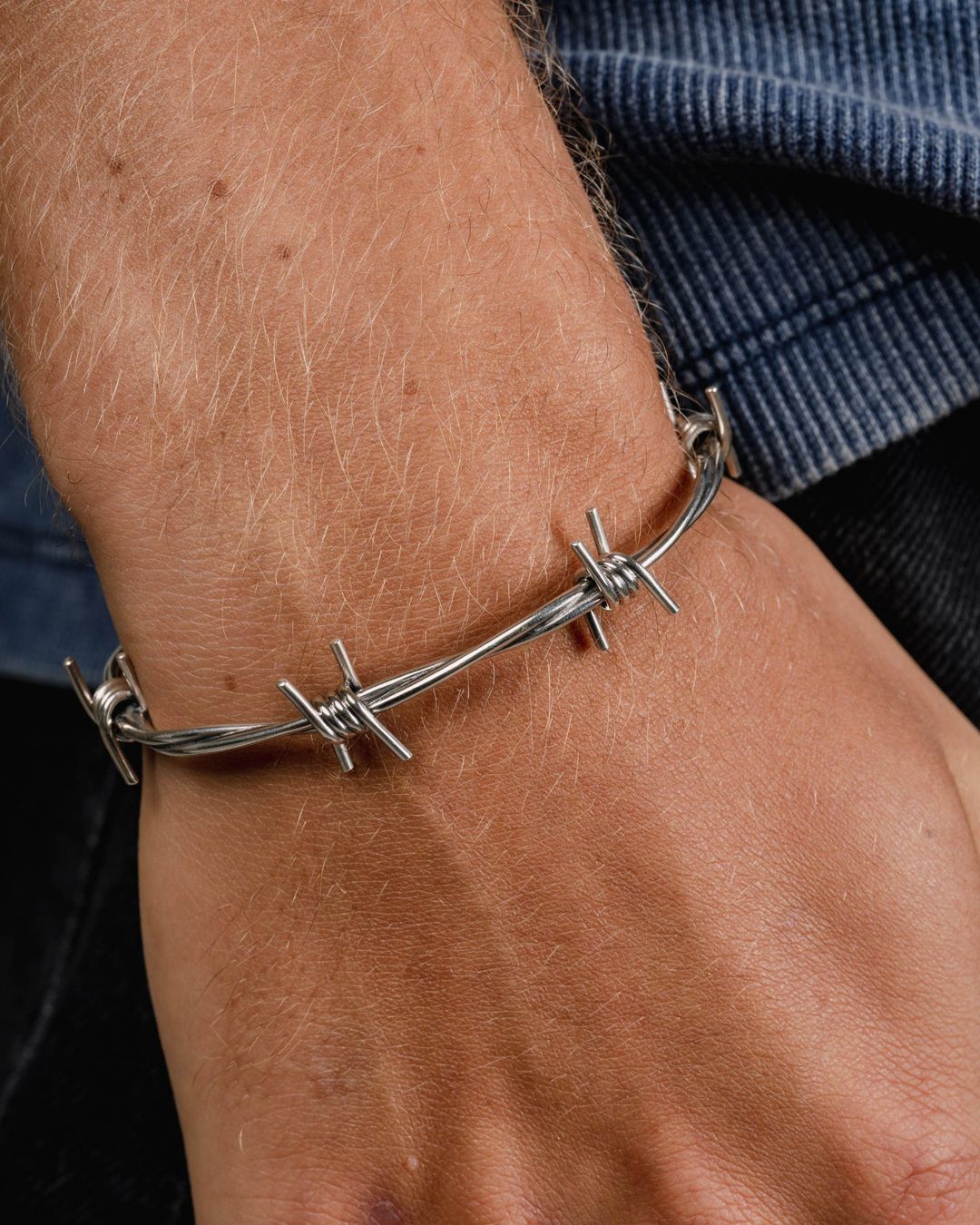 Bracciali & Braccialetti: BRACELET EN FIL DE BARBELÉ EN ARGENT – Nuovo e nell'imballaggio originale da APPLES venduto da az02 5
