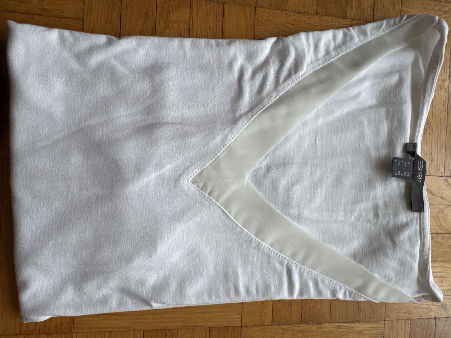 Esprit Lotti di vestiti: 4 Esprit V-Ausschnitt Shirts Gr. S, Damen – Usato da Winterthur venduto da britsi 2