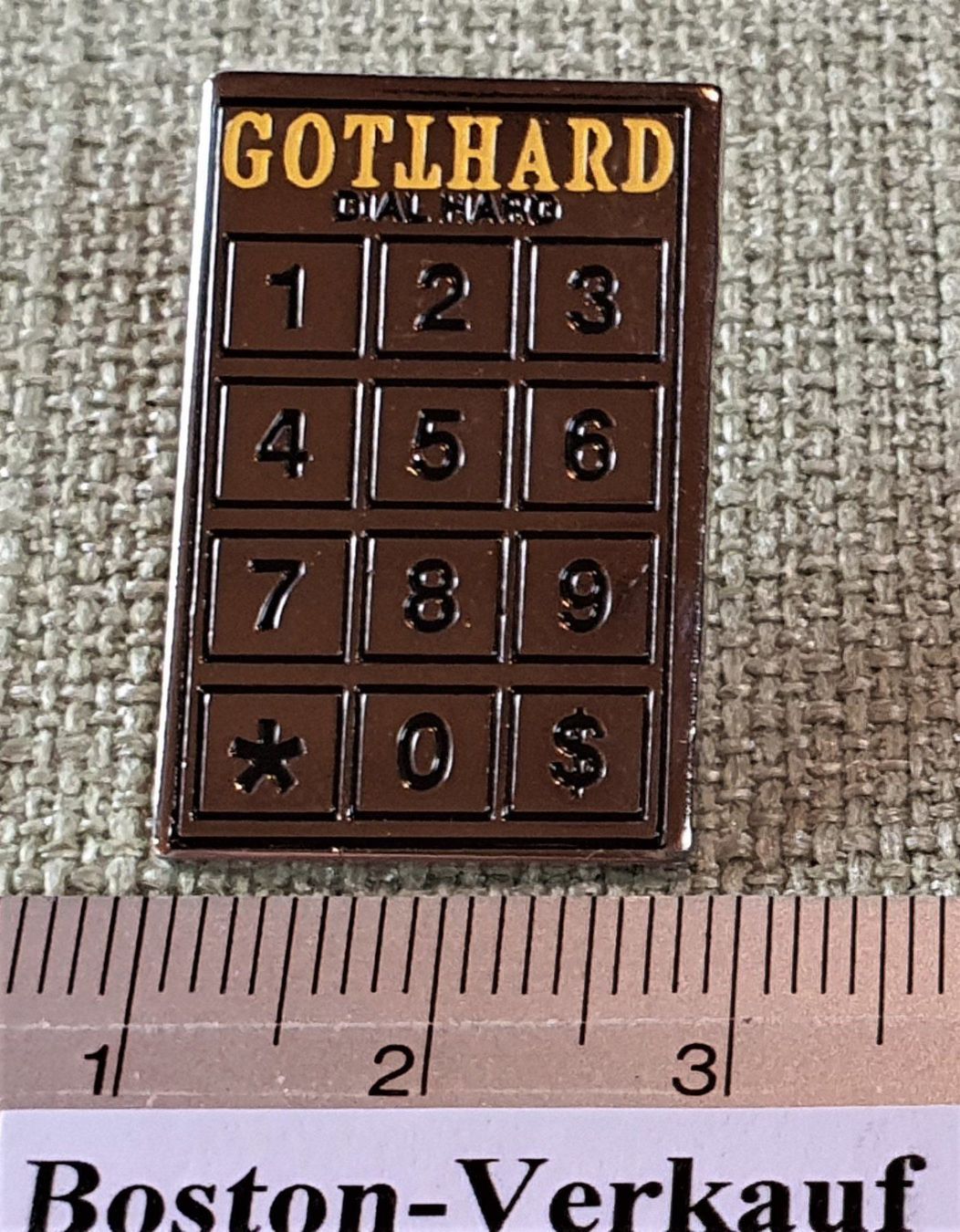 Plaketten & Abzeichen: D954 - Pin Gotthard Dial Hard Schweiz – Gebraucht aus Reinach BL von Boston-Verkauf 1