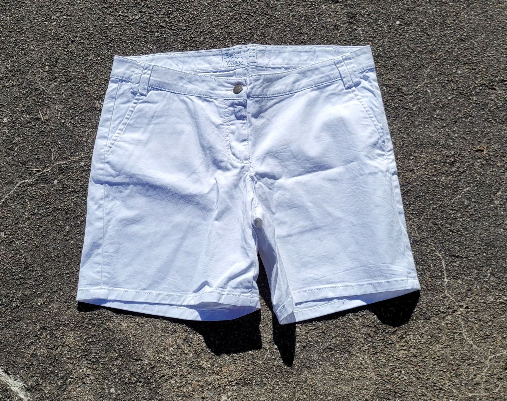 Pantaloni: Weisse Shorts Gr. 40/42 Blue Motion – Usato da Füllinsdorf venduto da Sunnebliemli7 5