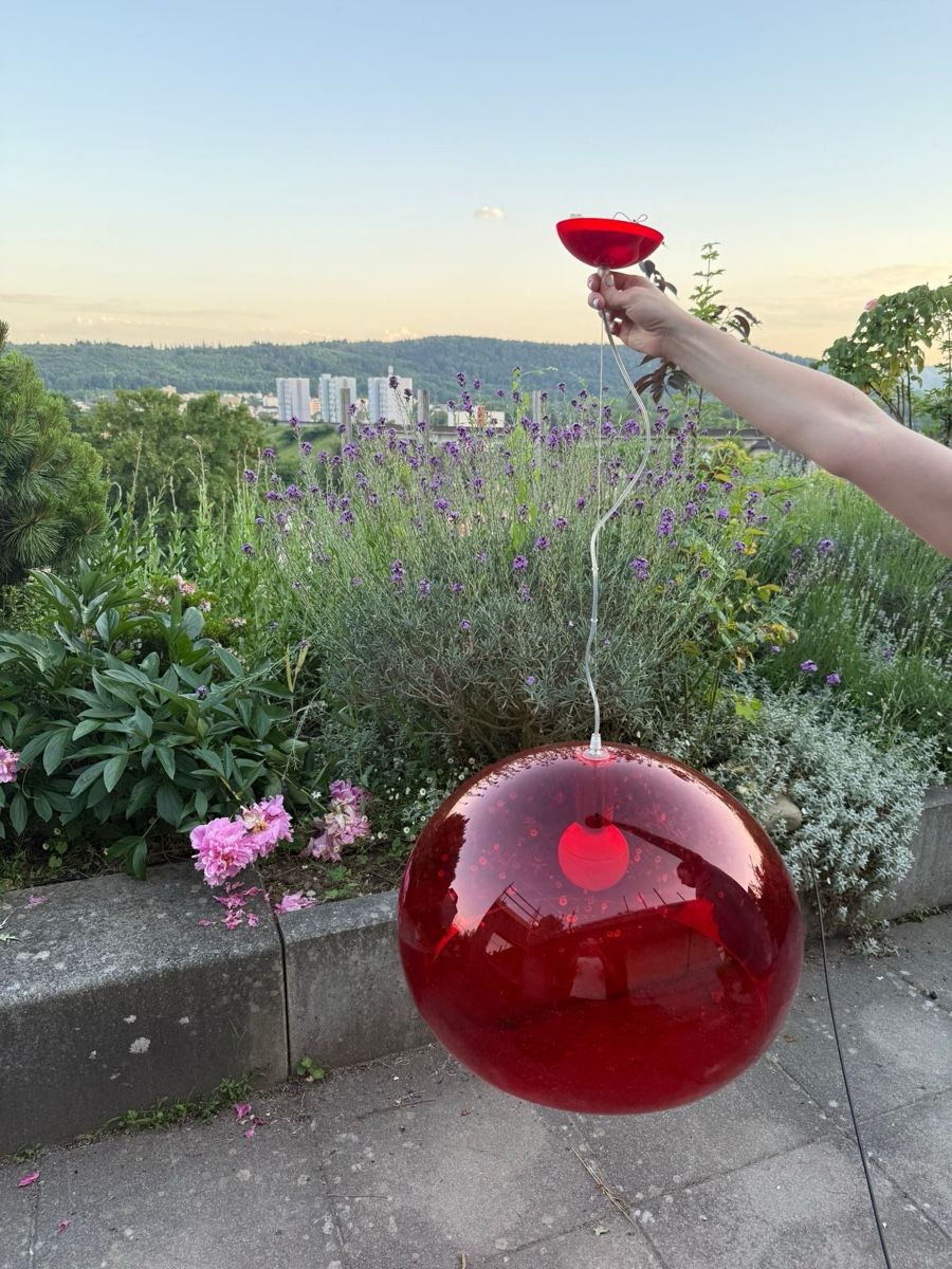Kartell Lampadari & plafoniere: kartell Fly lamp red – Usato da Umiken venduto da RachelStenders