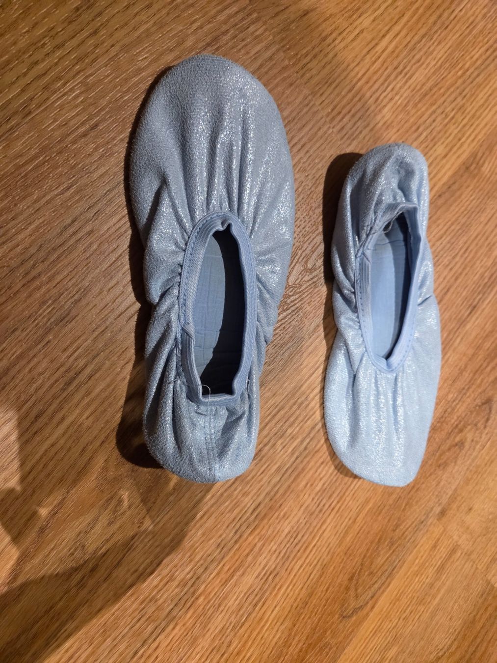 Scarpe per ragazzi: Turnschläppchen Gr. 33/34, hellblau mit Silber/ Glitzer – Nuovo (secondo la descrizione) da Heinrichswil venduto da frankie19860 3