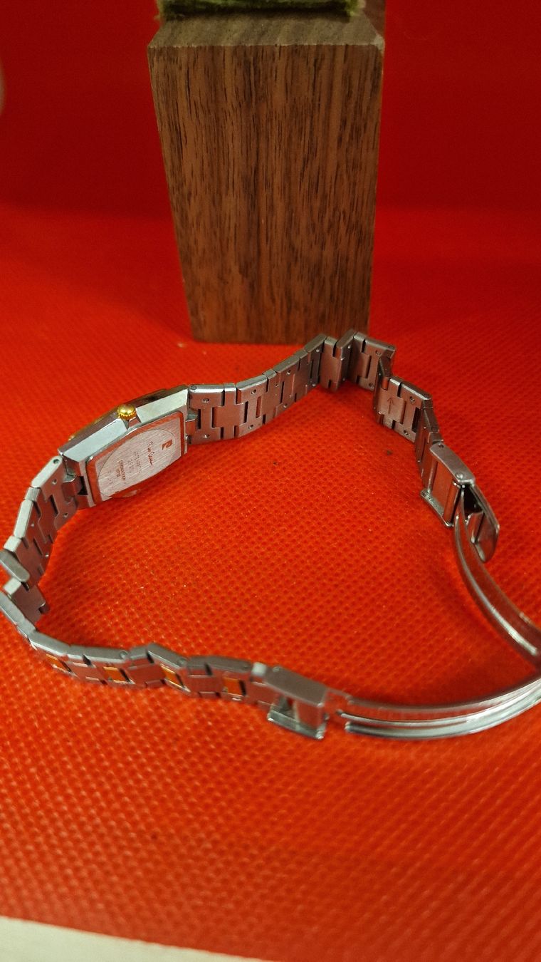 Pierre Cardin Orologi: Pierre Cardin Damenuhr Quarz  – Usato da Herisau venduto da Antiques.AR 1