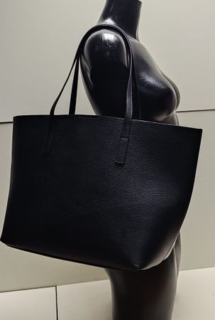 Handtasche, gross in schwarz. (nov893)