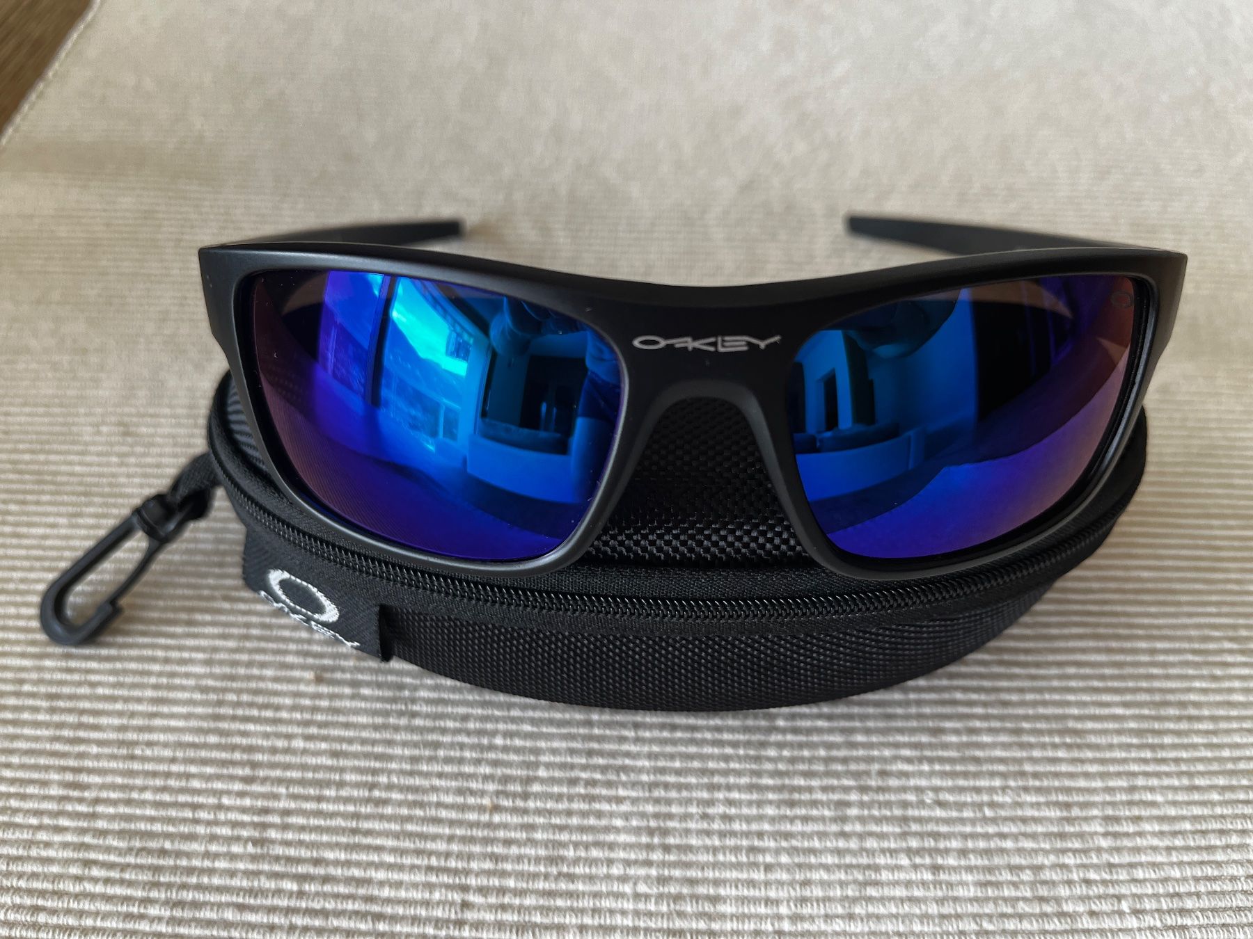 Oakley Occhiali & Lenti: Lunette de soleil estampillé Oakley. – Nuovo (secondo la descrizione) da Flanthey venduto da Didiphil 2