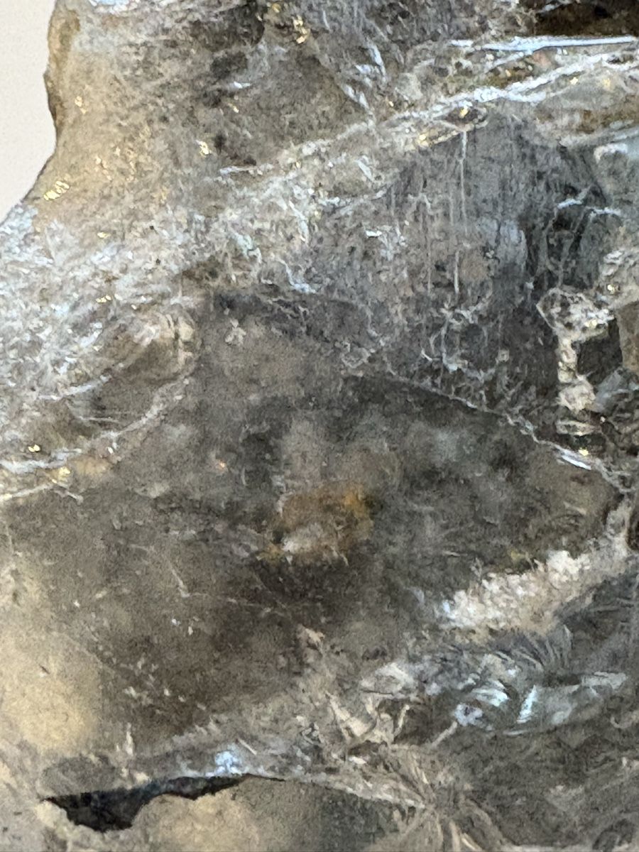 Minerali & Pietre curative: Quartz-Kristal mit katzengolg /wallis – Usato da Murten venduto da Tzaugg 5