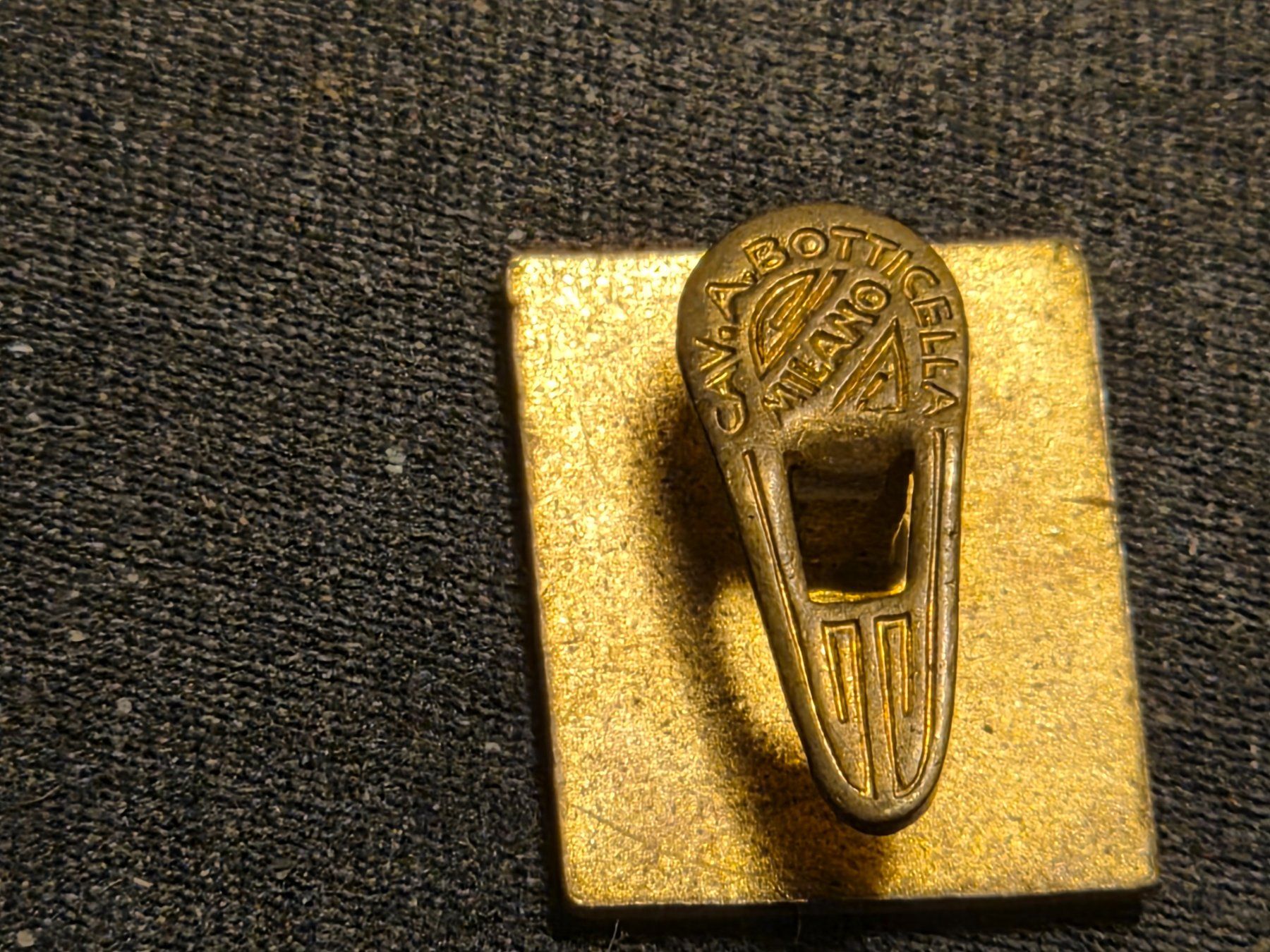 Placchette & Badge: OLEOBLITZ  BADGE  VINTAGE  COLLECTION  RARE – Usato da Bellevue venduto da BURGOLMANIA 1