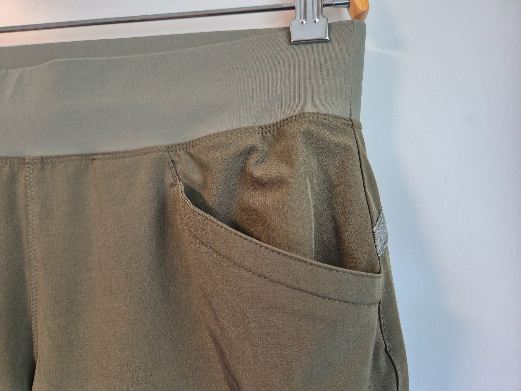 Millet Pantaloni: MILLET   damen   hose   olive    Grösse 38 – Usato da Niederweningen venduto da Obson 2