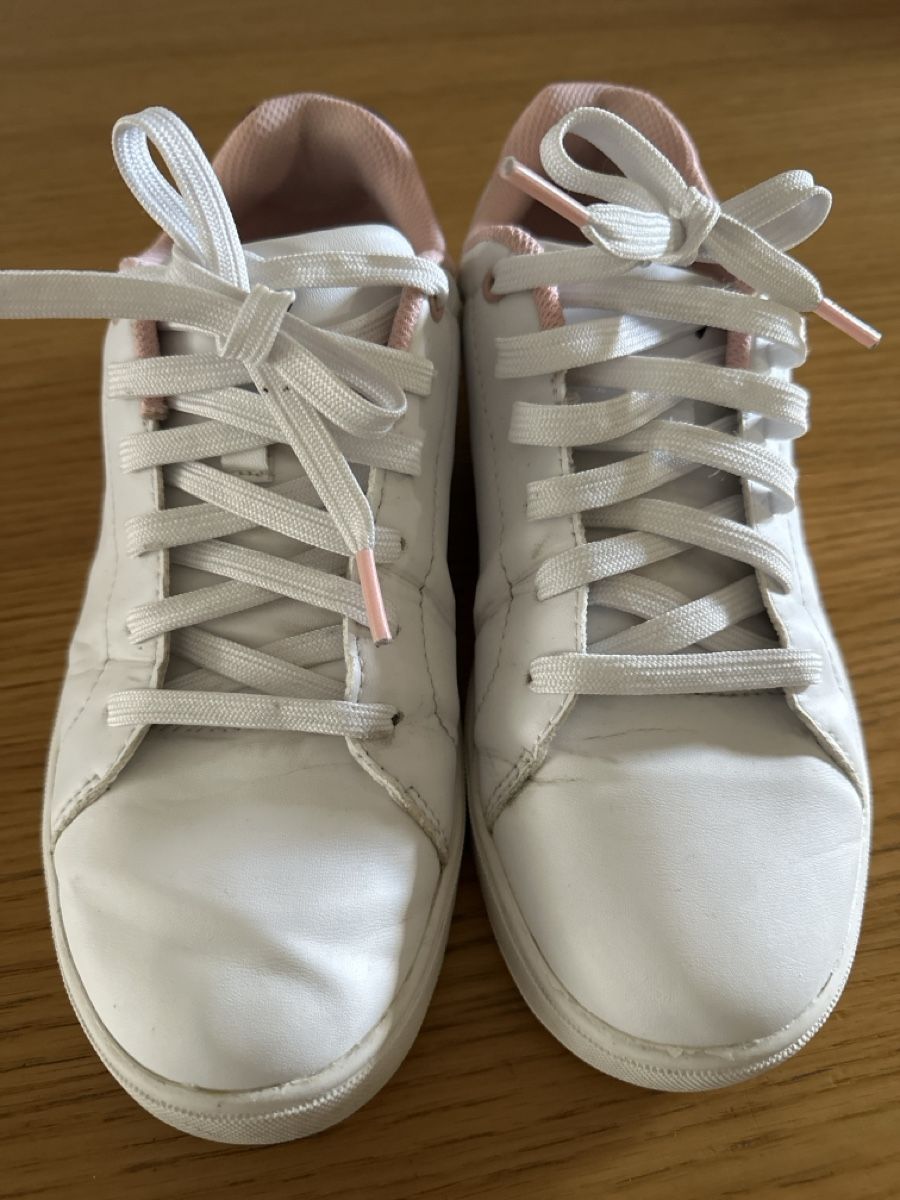 Damenschuhe: Vty Damensneakers 39 – Gebraucht aus Davos Platz von Anakonda1