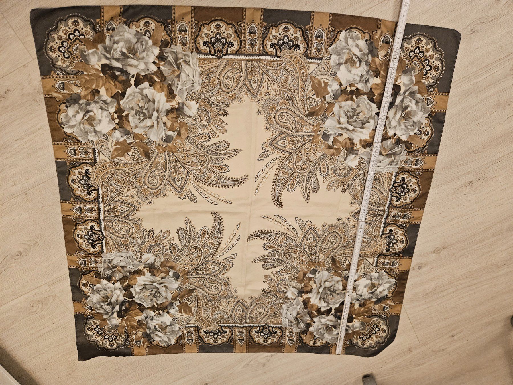 Foulards, Tücher & Schals: Damen Schal in Beige mit Muster – Gebraucht aus Bünzen von Milly32 3
