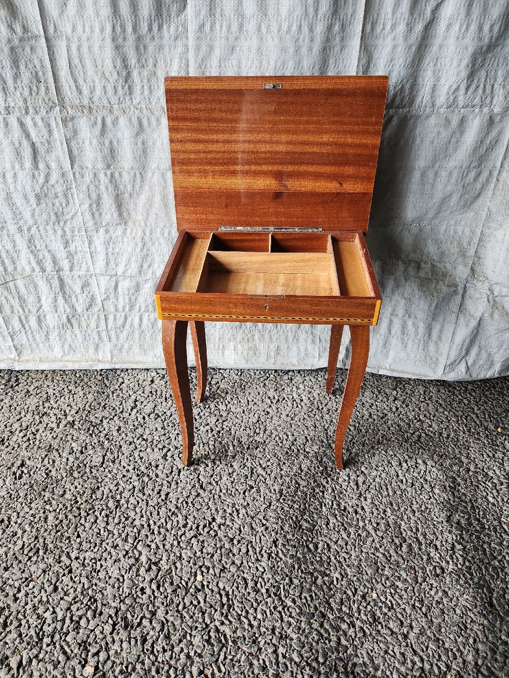 Tables: Petite table – D'occasion à Prêles par fafa11 1