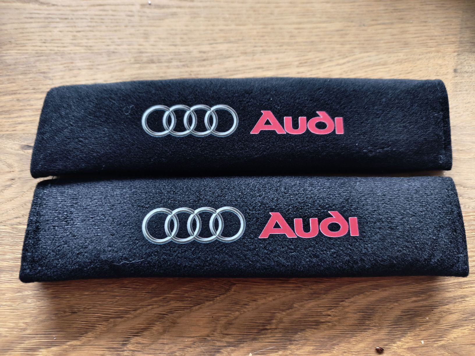 Audi Accessori per altri veicoli: Audi Schulterpolster, 2 Stk., schwarz, neu – Nuovo e nell'imballaggio originale da Schiers venduto da Topflash74