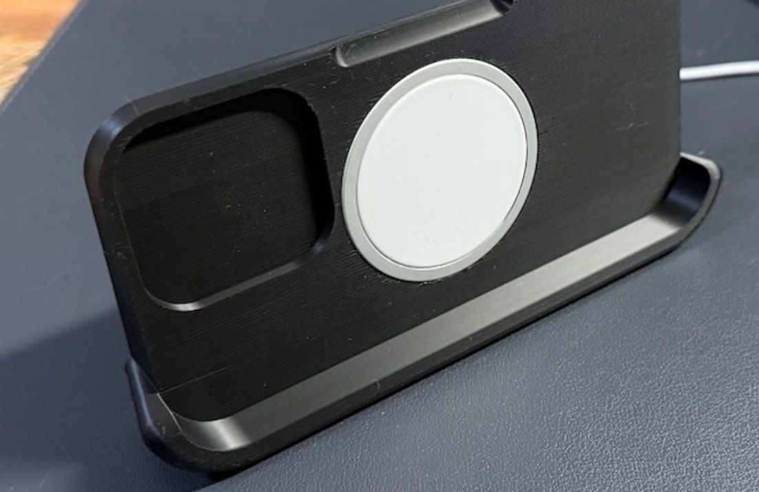 Caricabatterie: Dock MagSafe per iPhone 15-17 Pro – Usato da Bürglen UR venduto da Cardosoluis 1