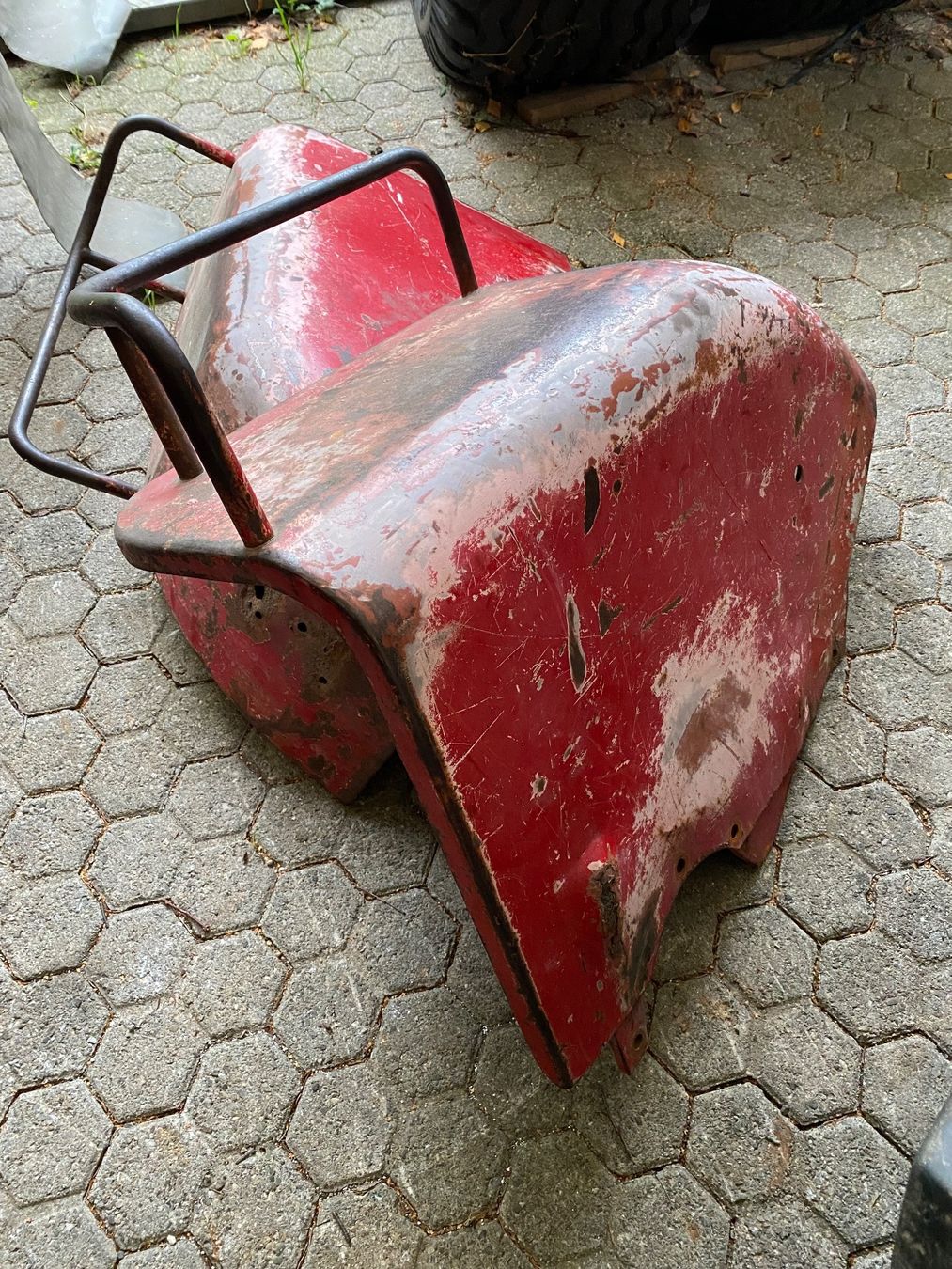 Bucher Trattori: Bucher D4000 Kotflügel – Usato da Utzenstorf venduto da Ka_rin