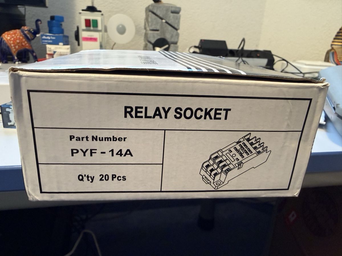 Componenti elettronici: Relay + Socket PYF-14A,  12Stk, neuwertig, ungebraucht! – Nuovo e nell'imballaggio originale da Herisau venduto da Valentin6 1