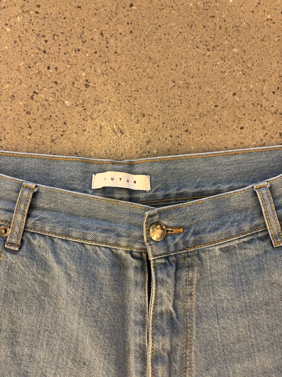 Jeans: futur Jeans Straight fit  – Gebraucht aus Schlieren von lau_jvz6 2