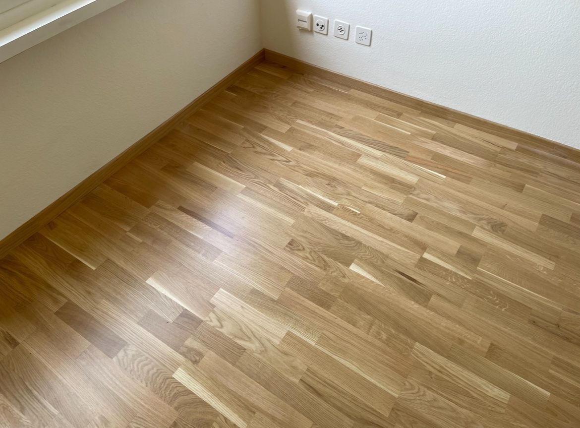 Articoli in legno: Parkett Eiche Lackiert – Usato da Würenlos venduto da Shop_Shop 3