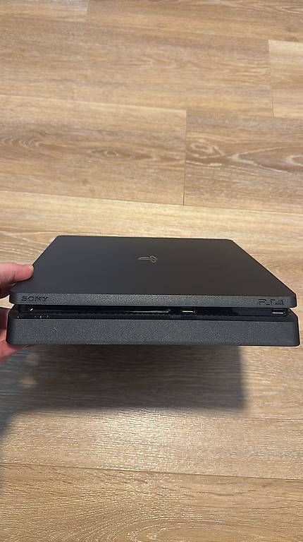 Sony Console: PS4 Slim // 1TB // Frimware 8.52 – Usato da Ostermundigen venduto da ric_nsc8 1