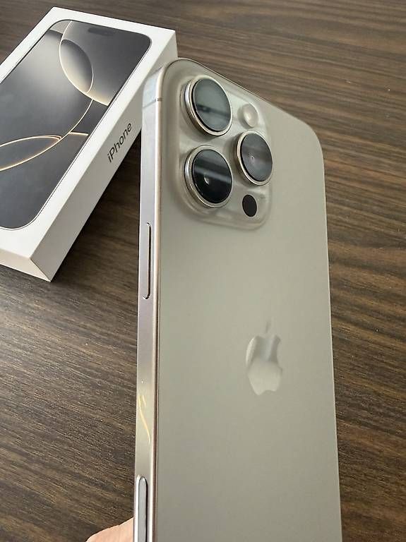 Apple Telefoni cellulari / Smartphones: iPhone 16 Pro Max 256GB – Usato da Courtion venduto da swi_q2n2 1