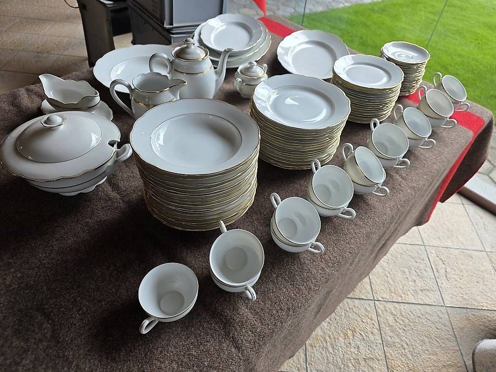 Set di piatti: Antikes - Goldrand - Geschier - Service – Usato da Schwarzenegg venduto da Stakro 2