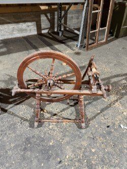 Ruote per filare: Spinnrad - dunkel braun – Usato da Chur venduto da Feschtland 1